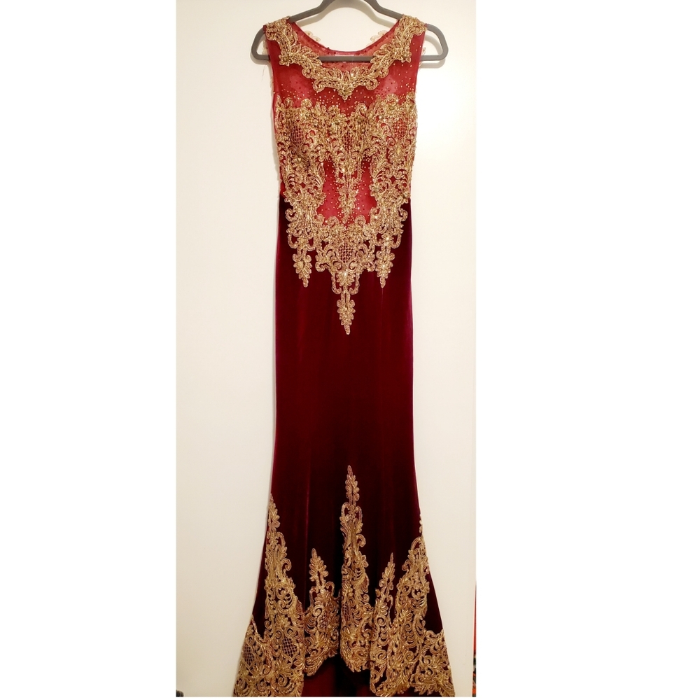 Red prom dress sherri hill jovani Camille la Vie